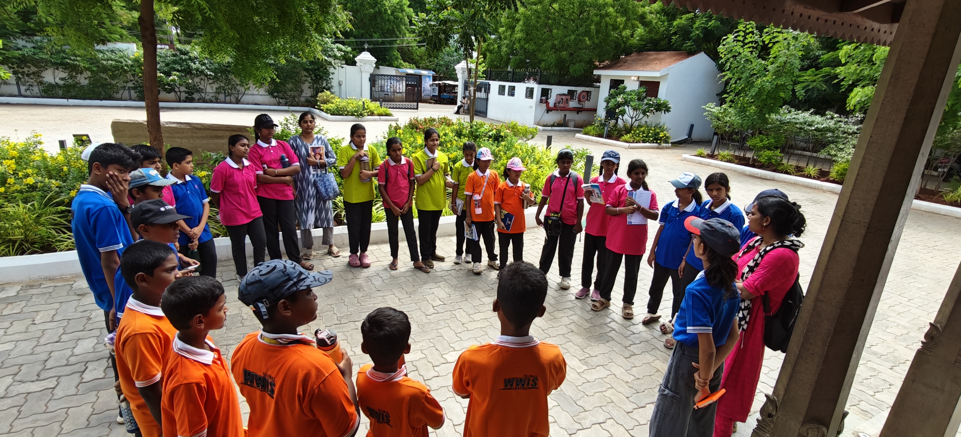 iDiscover students on a field trip, learning in a real-world setting